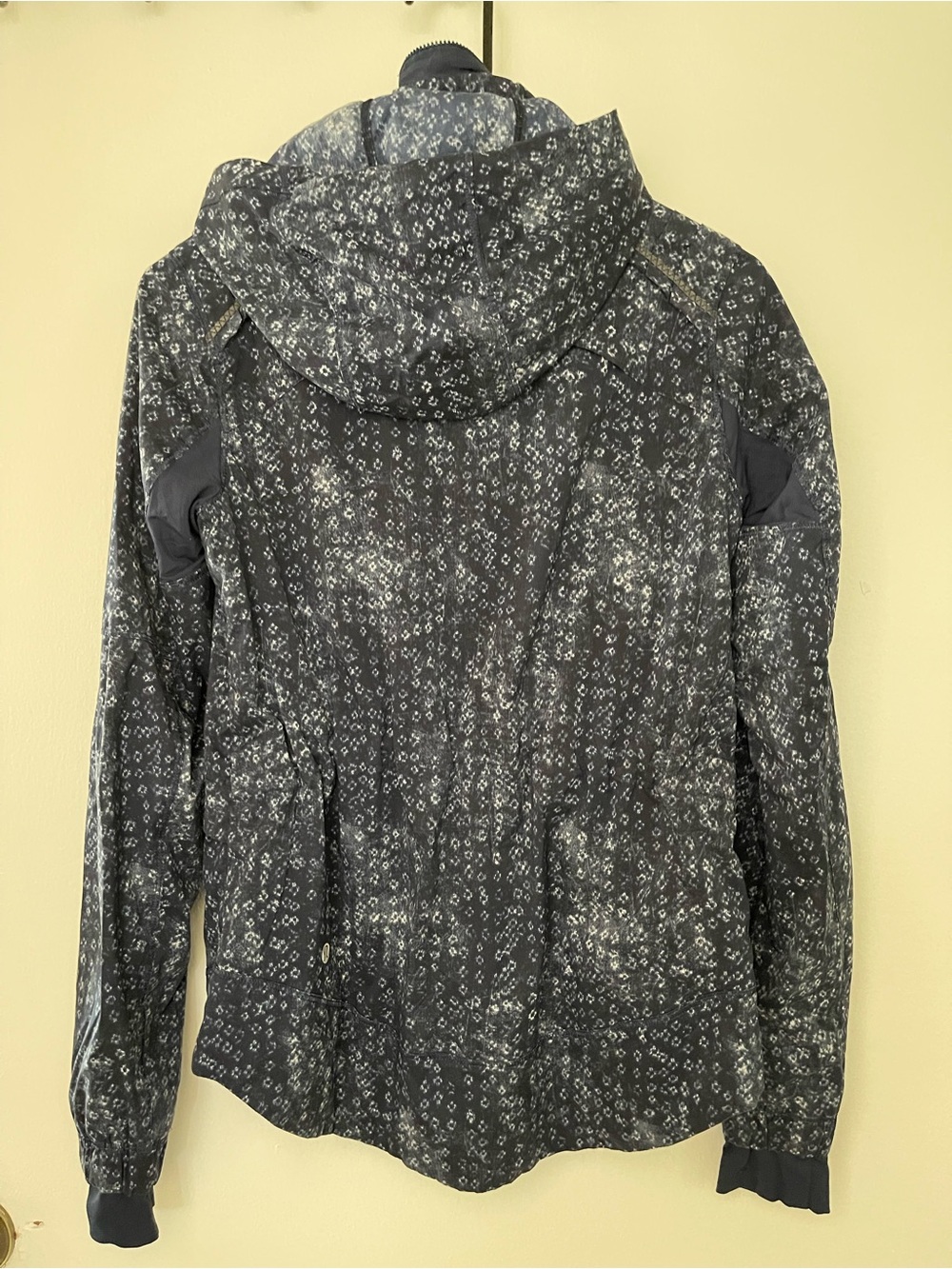 Lululemon Women's Black Patterned Hooded Jacket